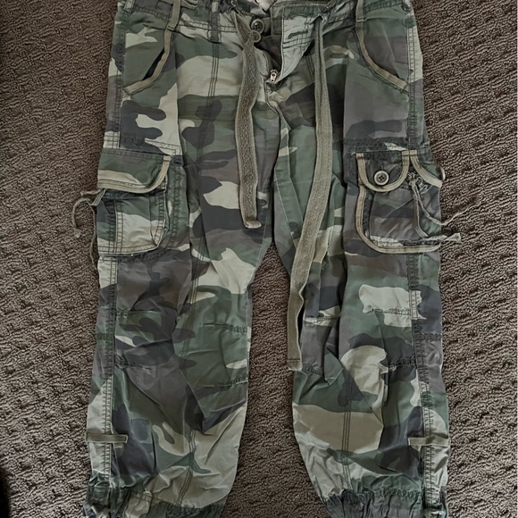 Capri pants size, small Abercrombie, and Finch - Picture 2 of 2